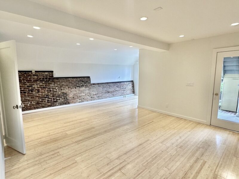 Heart of Noe Valley...Hardwood floors Garden apartment.