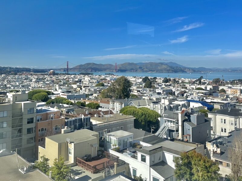 TOP FLOOR Corner unit...Hardwood floors FDR..Utilities included..